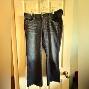 American Eagle Outfitters Dark Blue Cropped Jeans